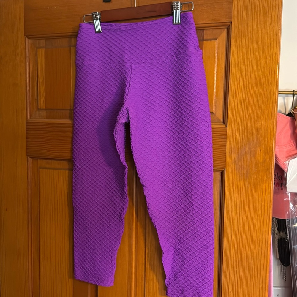 Women’s cropped one size fits all leggings